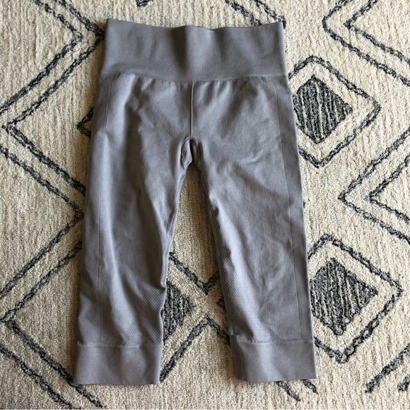 Lululemon seamlessly street crop - Picture 4 of 7